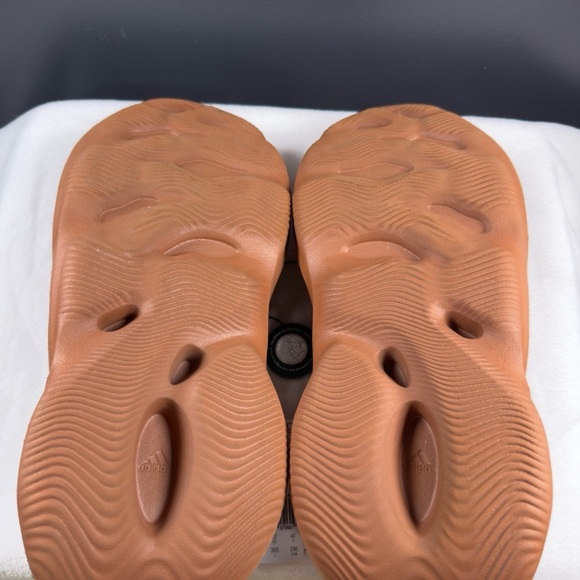 Yeezy Foam Runner “Clay Red” – Size 12 - Picture 7 of 10